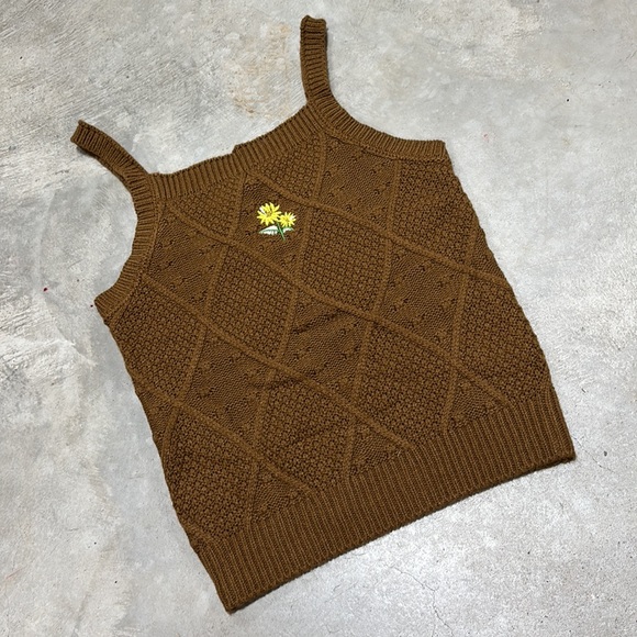Ally Mae brand Brown sleeveless sweater w/yellow embroidered flower design -Sz S - Picture 2 of 5